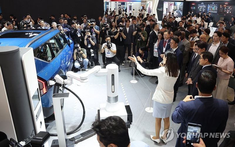 전기차 20만대 첫 돌파…국내 전기차 보급 가속→시장 양극화 심화