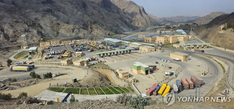 파키스탄·아프간 국경검문소 37일째 폐쇄…무역액 35% 감소 지속