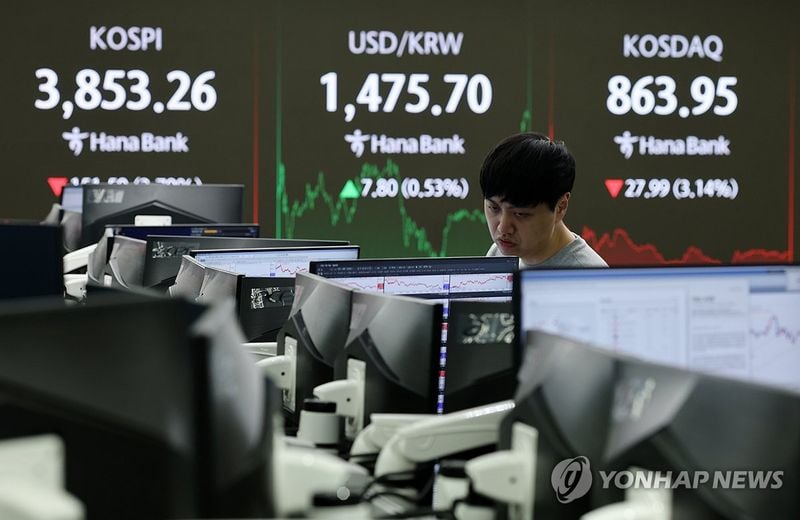 코스피 3.79% 급락 3,853.26 마감…AI 버블 우려에 반도체·대형주 동반 약세