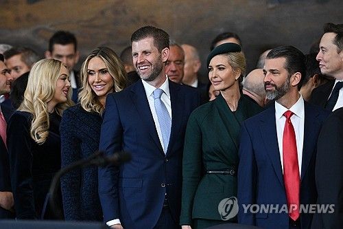 트럼프 가족 재산 10억달러 감소…가상화폐·관련 주가 급락 직격탄