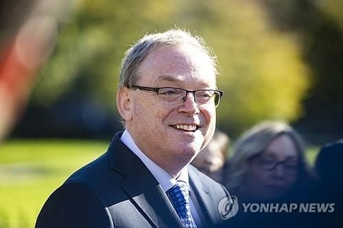 트럼프 경제참모 해싯, 차기 연준 의장 유력…월가 “금리 인하 기대”