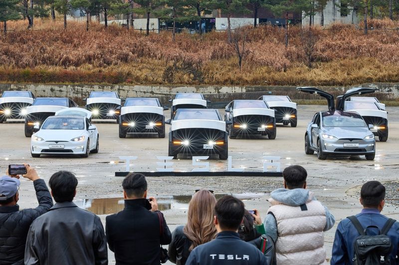 “사이버트럭 첫 해외 전달식”…테슬라코리아, 한국 전기 픽업 시장 정조준→성장 가속