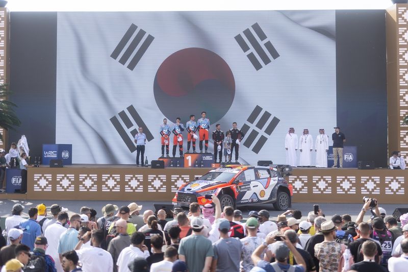 “사우디 사막을 제압한 i20 N”...현대차 WRC, 최종전 우승→차세대 랠리 전략 분수령