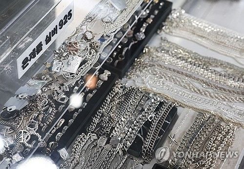 국제 은 가격 71% 급등…온스당 57달러 돌파하며 사상 최고가