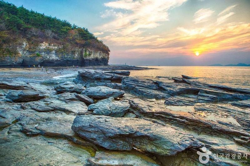 출처=한국관광공사 채석강