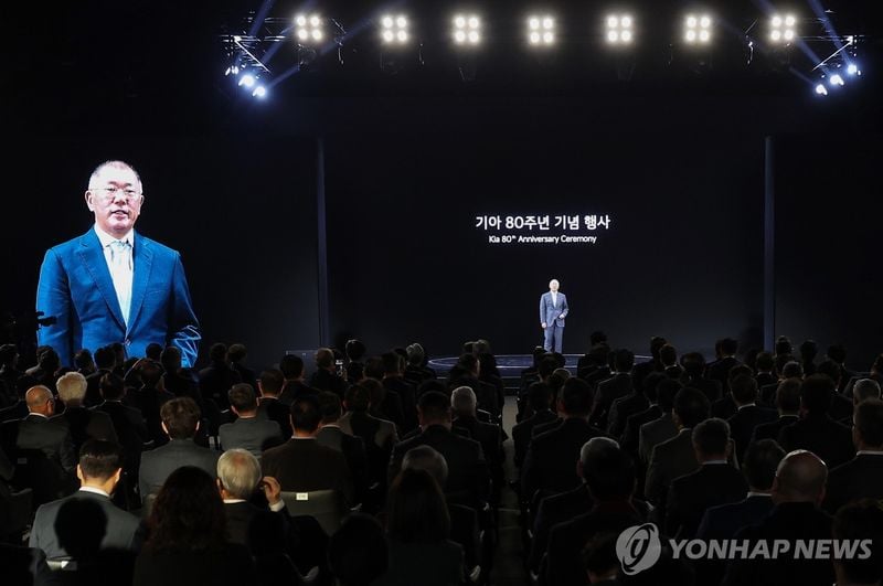 “기아 80년 도전의 유산”…정의선, 디자인·안전 중심 재도약→전략 재정립