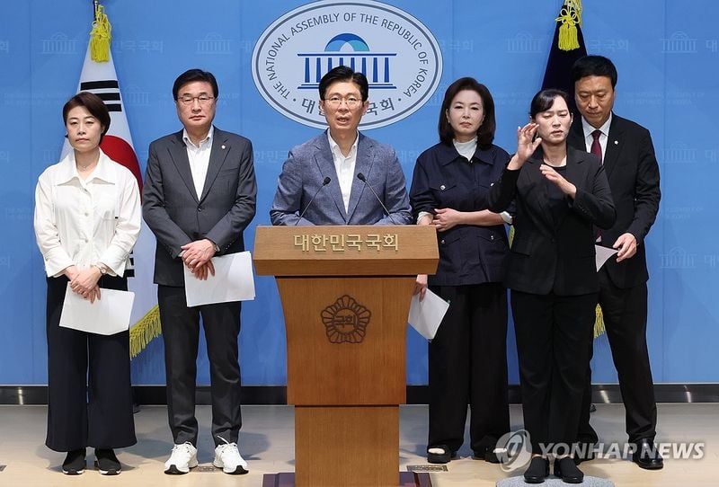 "유신 시대나 나올 법" 학내 CCTV 법안 충돌…국민의힘, 추미애 직격