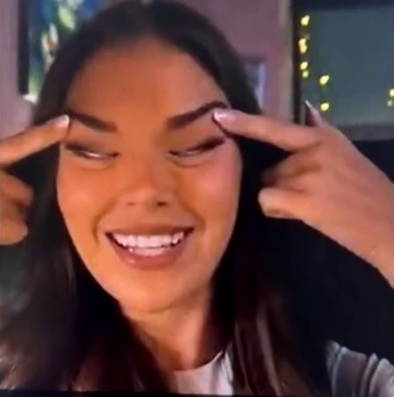 (미스 핀란드 왕관 박탈, 인종차별 논란 사진: 사라 자프체 SNS)