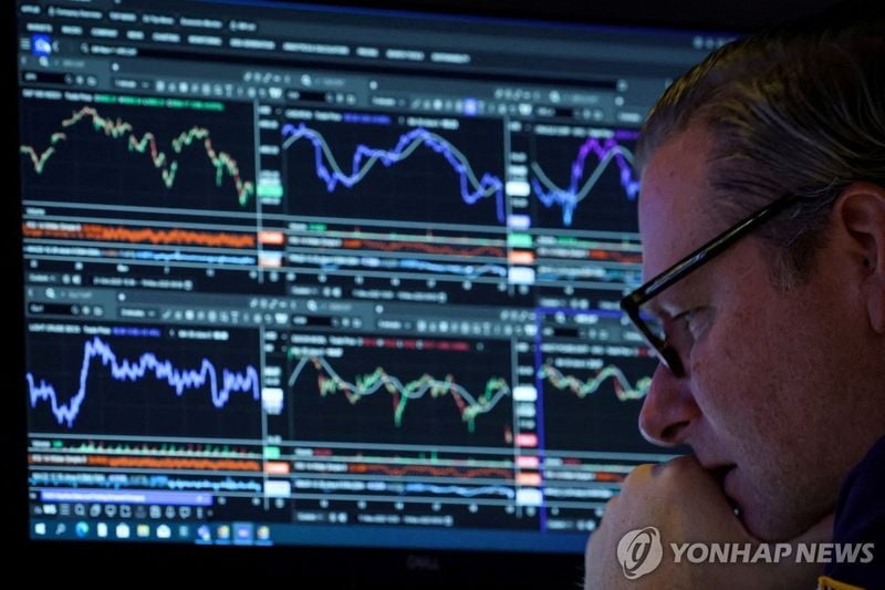 뉴욕증시, 고용·소비 둔화에 경계심…다우 0.62%↓·나스닥 소폭 반등