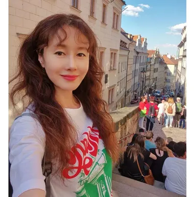 “김지수, 프라하 골목에서 피어난 집밥의 온기”…집밥 한 끼가 남긴 진심→이국의 향수와 위로