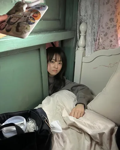 “박보영, 오늘 앞에 멈춘 시선”…고요한 방 안 감성 물결→일상에서 터진 울림