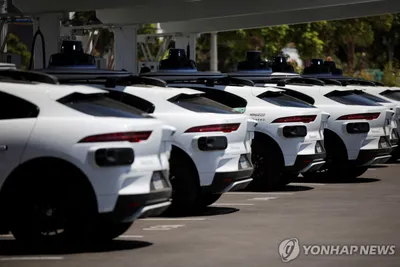 “로보택시 최전선…테슬라·웨이모, 미국 도심 지형을 바꾼다”→자율주행 대전 격화, 격변의 미래 예고