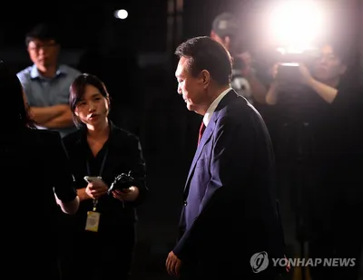 “수사 절차 무시” vs “결정은 수사 주체 몫”…윤석열 측, 내란특검에 적법성 공방
