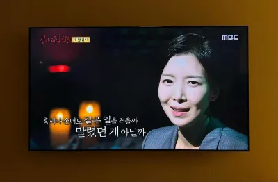 “윤세아, 한여름 밤 감정 교차”…고요함 담긴 미소→몰입의 순간 서늘한 여운