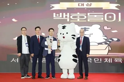 “2년 연속 시상대 정점”…백호돌이, 공공 캐릭터 대상 영예→인지도 상승세 주목