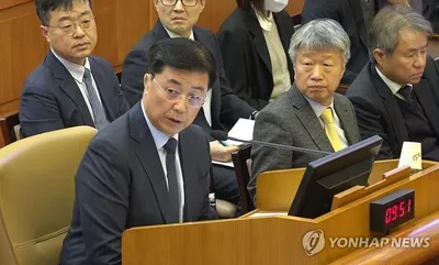 “싹 다 잡아들여라”…윤석열 전 대통령, 내란재판서 ‘홍장원 메모’ 증인 대면