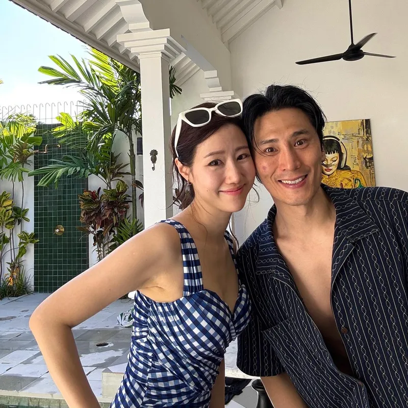 “수영장 옆 무해한 설렘”…김재우, 미소로 쿨한 봄→부부 케미 근황 / 개그맨 김재우 인스타그램