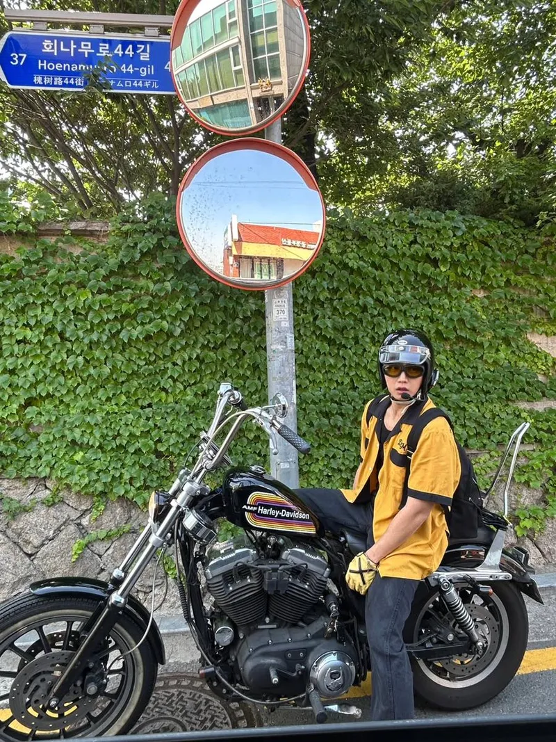 “We have to go somewhere”…김민석, 거리 위 여름→바람 품은 바이크 감성 / 배우 김민석 인스타그램