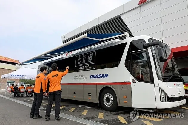 “소방가족 1천119명 초청”…두산, 잠실 홈경기서 나눔 행사→감동 선사 / 연합뉴스
