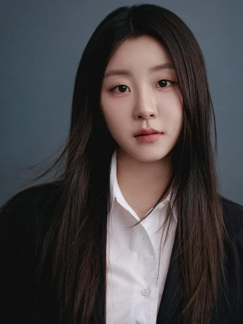 “고요한 눈빛이 머문 아침”…송서린, 정적인 시선→성숙한 존재감 / 배우 송서린 인스타그램