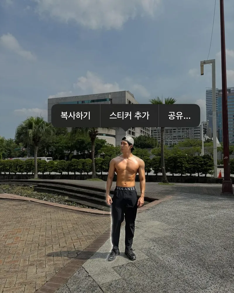 “햇살 아래 더욱 선명해진 자신감”…와이엇, 여름 도심→건강미 압도 / 그룹 온앤오프 와이엇 인스타그램