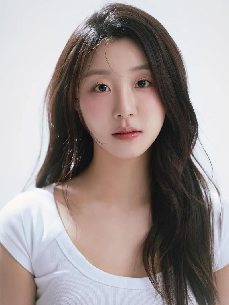 “고요하게 흐르는 눈빛”…송서린, 정적 속 여름→청초 무드 완성 / 배우 송서린 인스타그램