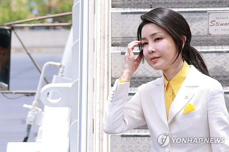 "허술한 논문으로 학위 취득"…김건희 석사학위 취소, 국민대도 박사학위 취소 절차 착수 / 연합뉴스