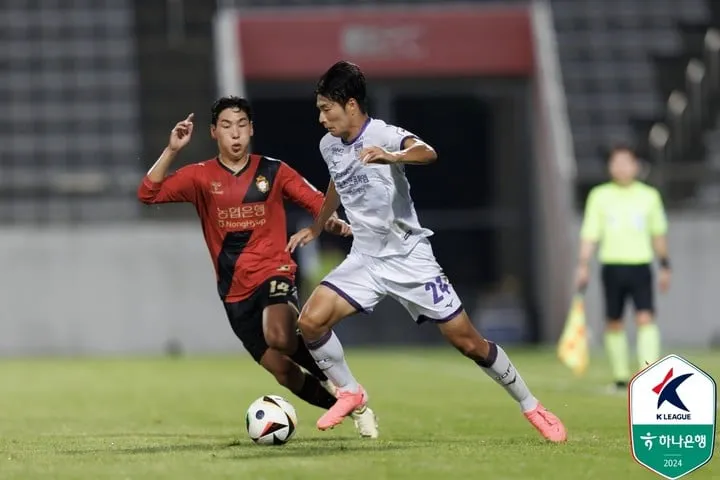 전남 드래곤즈 유진홍(오른쪽). /사진=한국프로축구연맹 제공