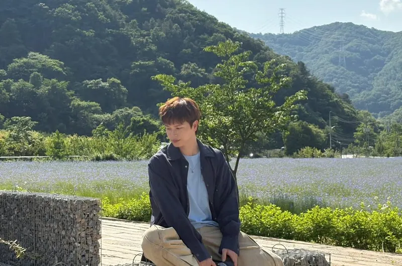 “무게를 덜어낸 순간”…육성재, 초여름 햇살→잔잔한 치유 / 그룹 비투비 육성재 인스타그램