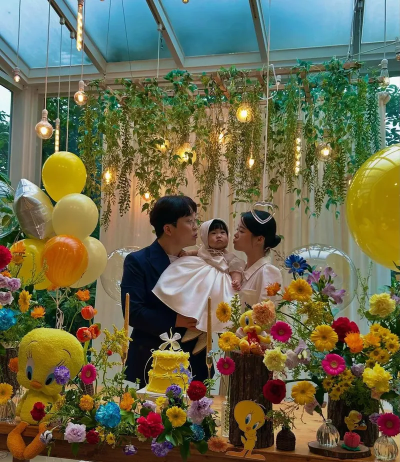 “온 맘 다해 축복해”…송하예, 따스한 시선→생일 파티 속 감동의 순간 / 가수 송하예 인스타그램