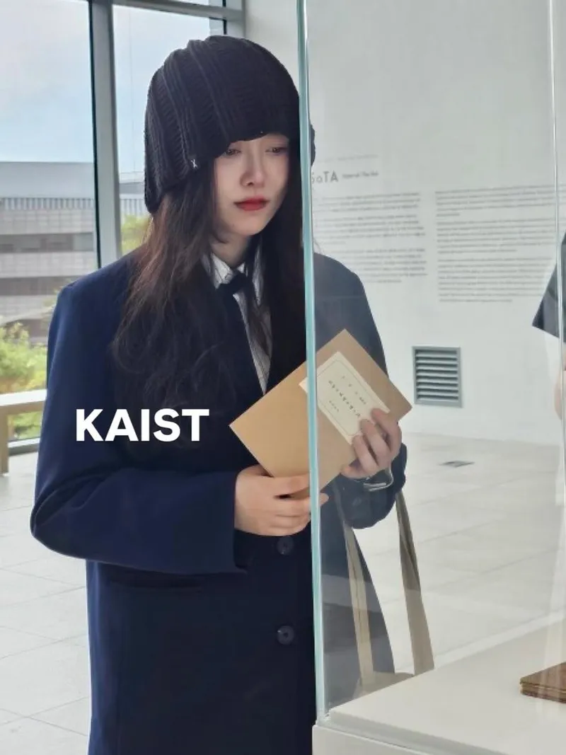 “윤동주 시집 앞 머문 시선”…구혜선, 여름 미술관에서의 고요→감성 충만 순간 / 배우 구혜선 인스타그램