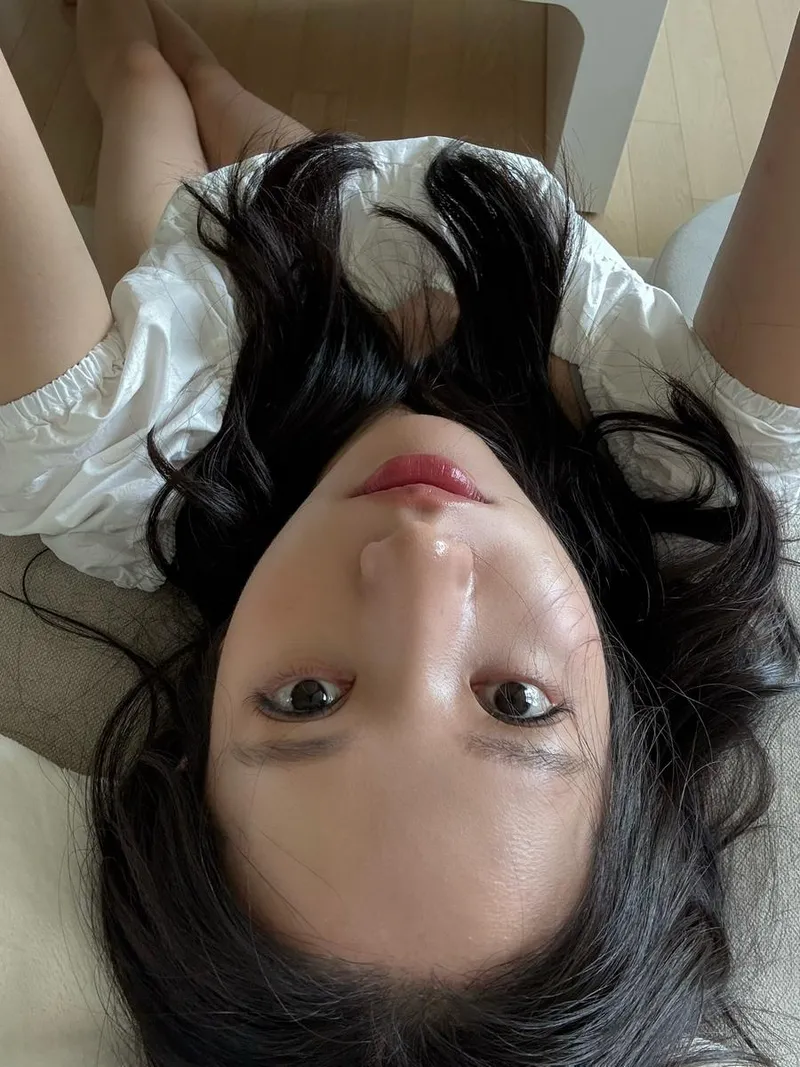 “어지러운 오후의 고요함”…보나, 여름빛 아래→몽환적 반전 셀카 / 걸그룹 우주소녀 보나, 배우 김지연 인스타그램