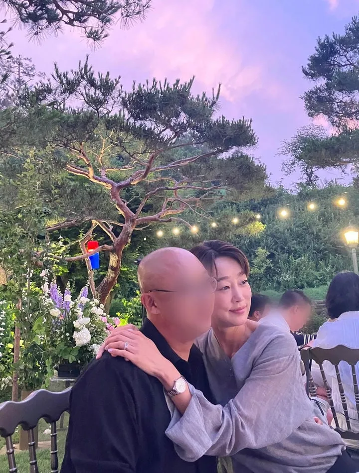 “행복은 곁에 있었다”…최여진·김재욱, 눈물 뒤 커플샷→굳건한 사랑 증명