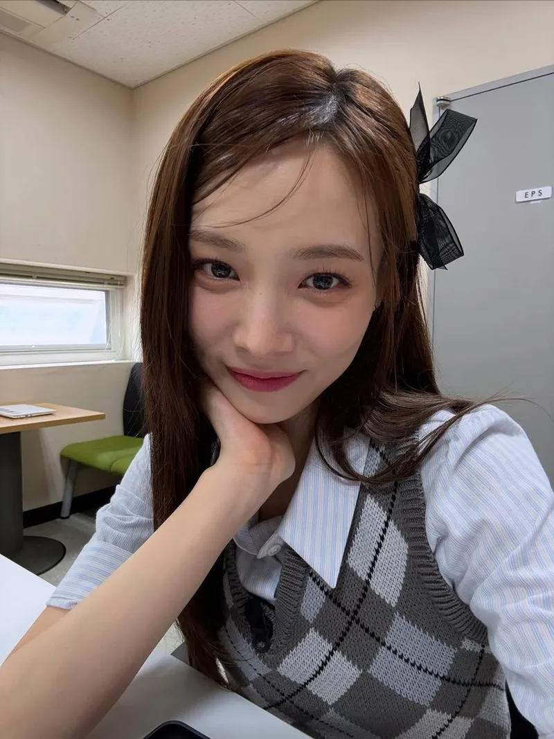 “오늘 밤 함께할 시간”…윤소희, 아늑한 대기실→설렘 감도는 눈빛 / 배우 윤소희 인스타그램