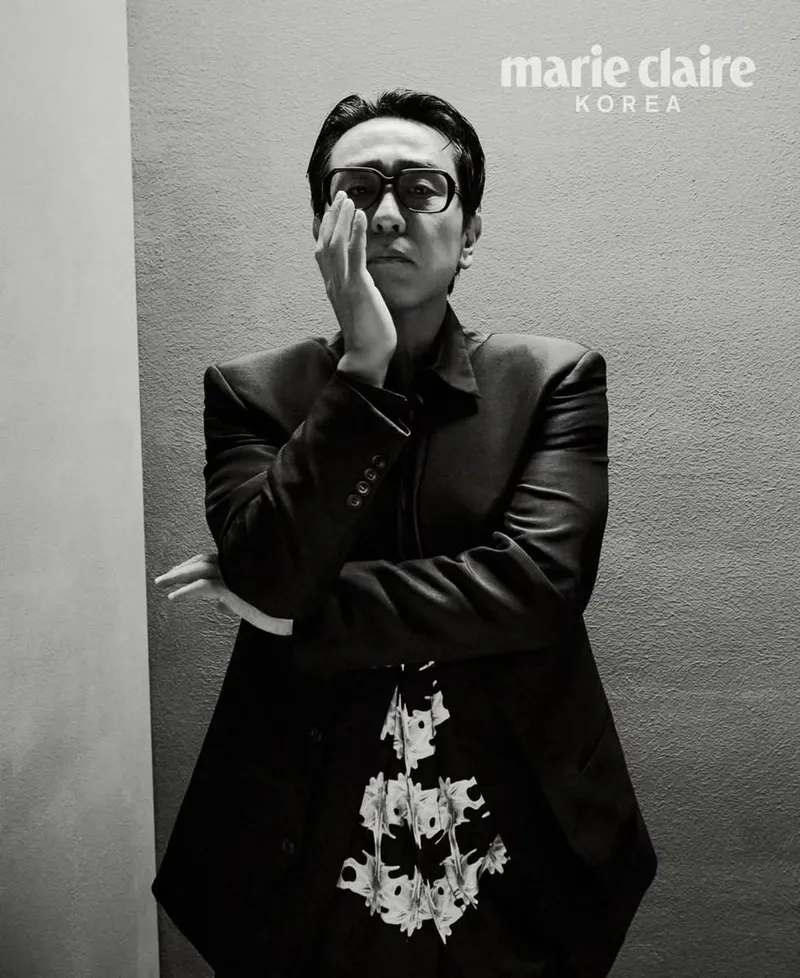 “차가운 빛깔의 정적”…류승룡, 침묵의 여름→아우라 폭발한 셀카 / 배우 류승룡 인스타그램