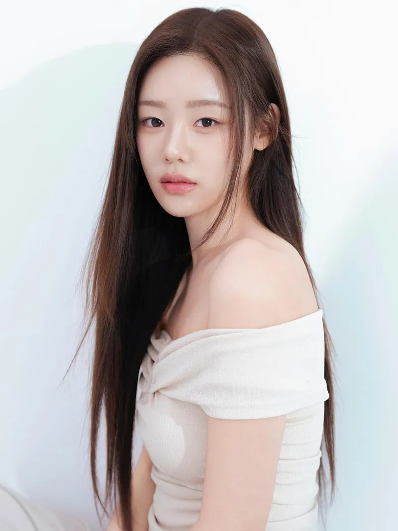 “새로운 나를 담아내고 싶었어요”…김민설, 고요한 여름→청순 미모 각인 / 솔로지옥4 출연자 배우 김민설 인스타그램