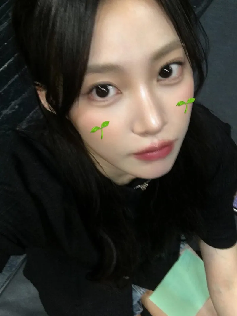 “꾸며보기의 설렘”…조아, 여름 오후 기분→생기 가득한 무드 / 걸그룹 위클리 조아 인스타그램