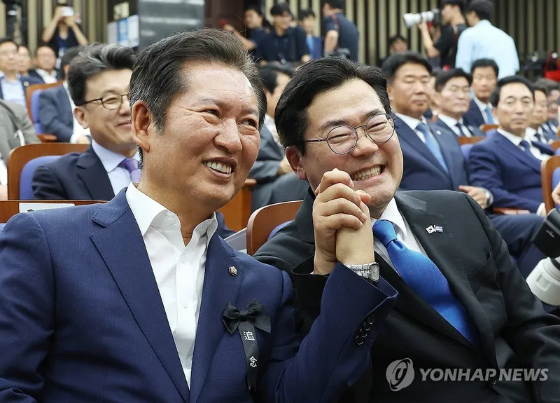 “정청래·박찬대, 당권 놓고 인파이터 대 실용주의자”…더불어민주당 선명한 색깔 경쟁→리더십 대전 본격화
