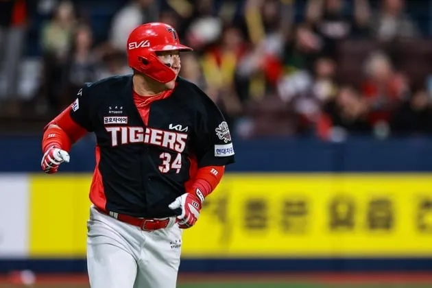 “통산 1천700타점 달성”…최형우, 키움전 스리런포→KBO 신기록 썼다 / 연합뉴스