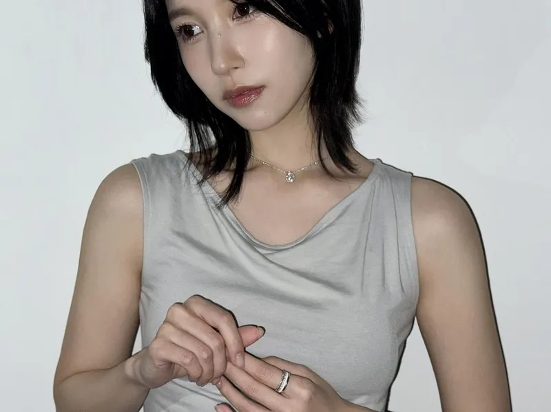“빛나는 일상 속 작은 우아함”…미나, 여름 저녁→고요한 반전 존재감 / 걸그룹 트와이스 미나 인스타그램