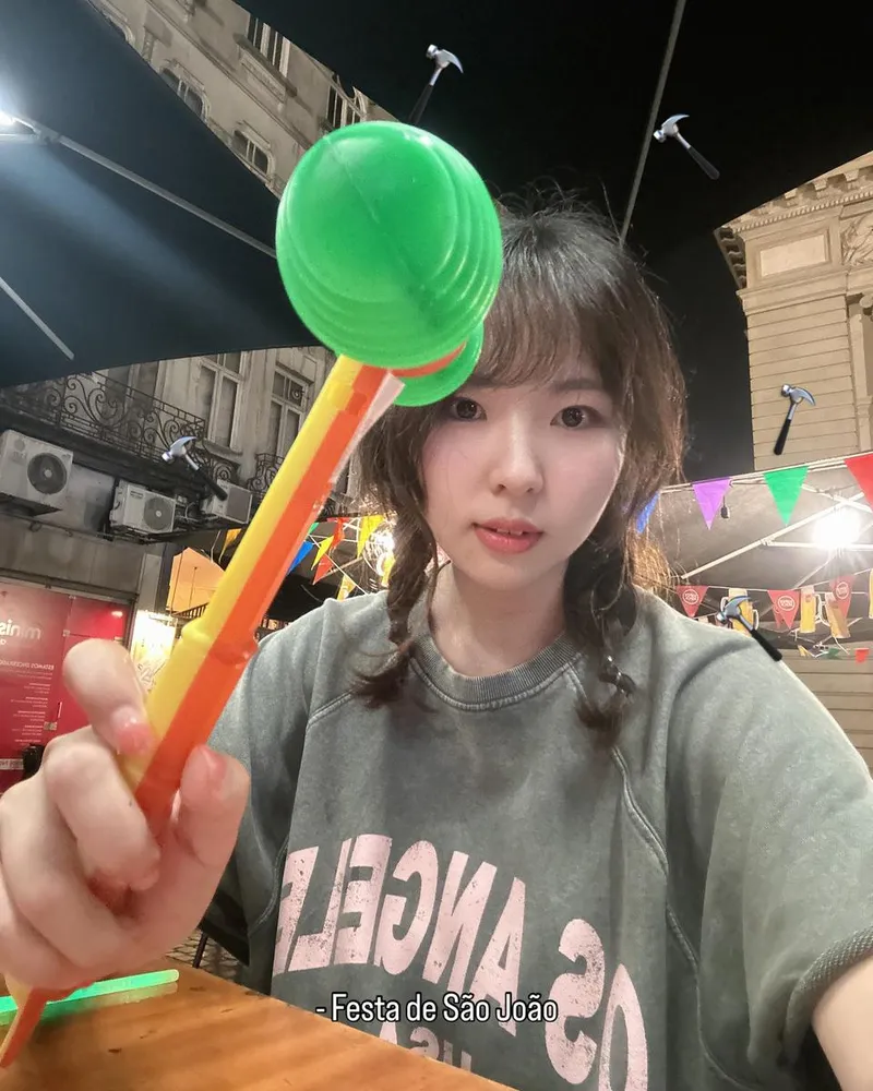 “포르투 밤, 작은 망치의 즐거움”…이날, 축제 한복판→설렘 가득 변화 / 가수 이날 인스타그램