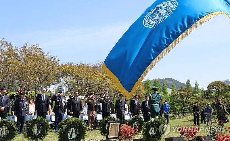 부산시, 참전영웅과 시민 800명 모여 나라 되새기다