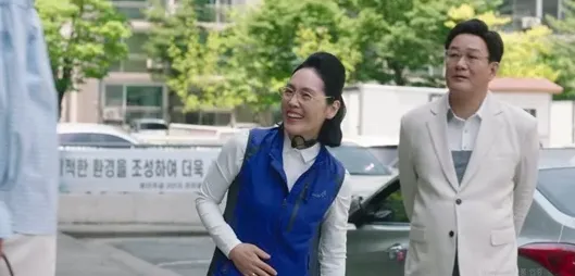 ENA '살롱 드 홈즈'