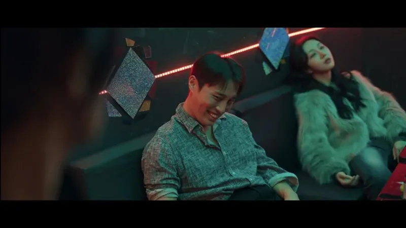 “광기의 눈빛, 압도적 몰입”…윤태하·‘메스를 든 사냥꾼’ 첫 장면→신스틸러 존재감 폭발 / LG유플러스STUDIOX+U