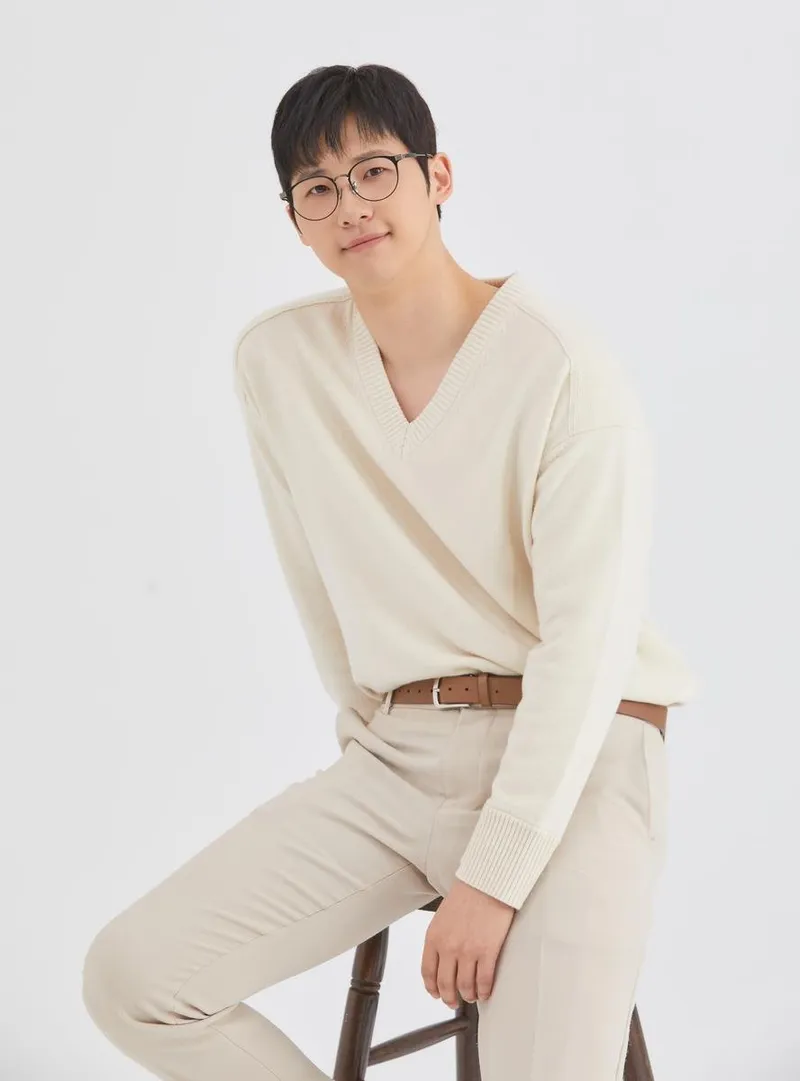 “입체적 서사의 힘”…B1A4 신우, 뮤지컬 ‘낙원’ 이강으로 무대→관객 사로잡는다 / 알비더블유, WM엔터테인먼트
