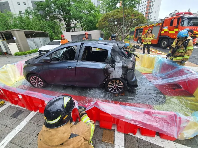 전기차 화재 안전성 도마…르노 조에 지하주차장 화재→산업 신뢰도 시험대