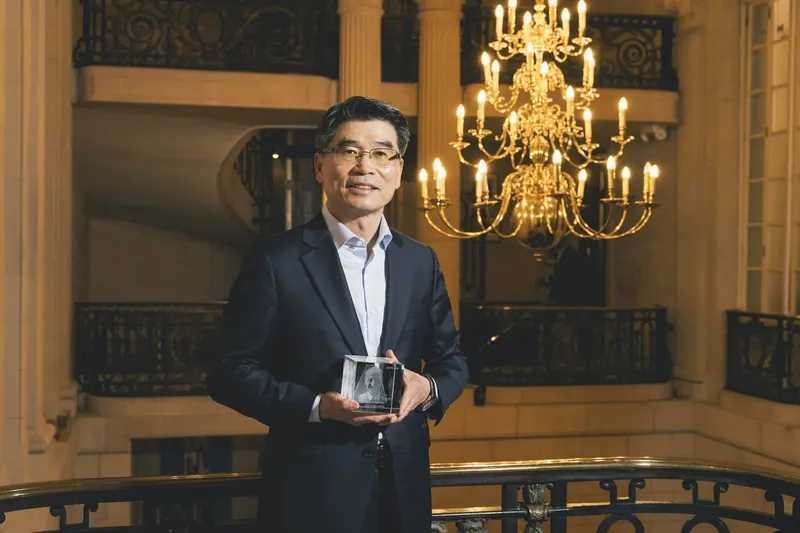 글로벌 전동화 리더십 집결…기아 송호성 사장, 오토카 최고상 수상→업계 영향력 재조명