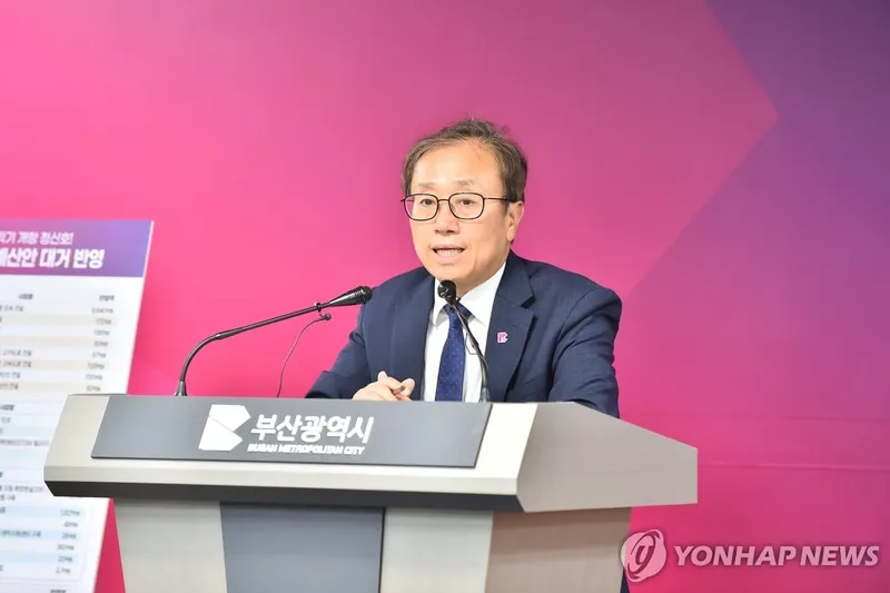 김광회 명예퇴직 행보에 정치권 촉각…부산시, 부시장 교체설 확산→지방선거 출마설 긴장