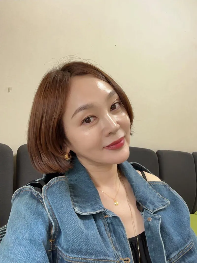 “마음이 뽀송한 게 제일”…이승연, 여름 장마도 밝게→건강한 미소와 여유 / 배우 이승연 인스타그램