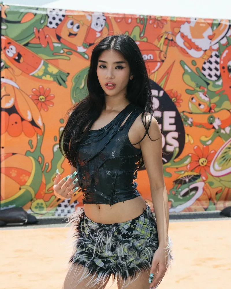 “새로워진 여름 조각”…소피아, 대담한 변신→시선 압도 / 걸그룹 캣츠아이 소피아 인스타그램